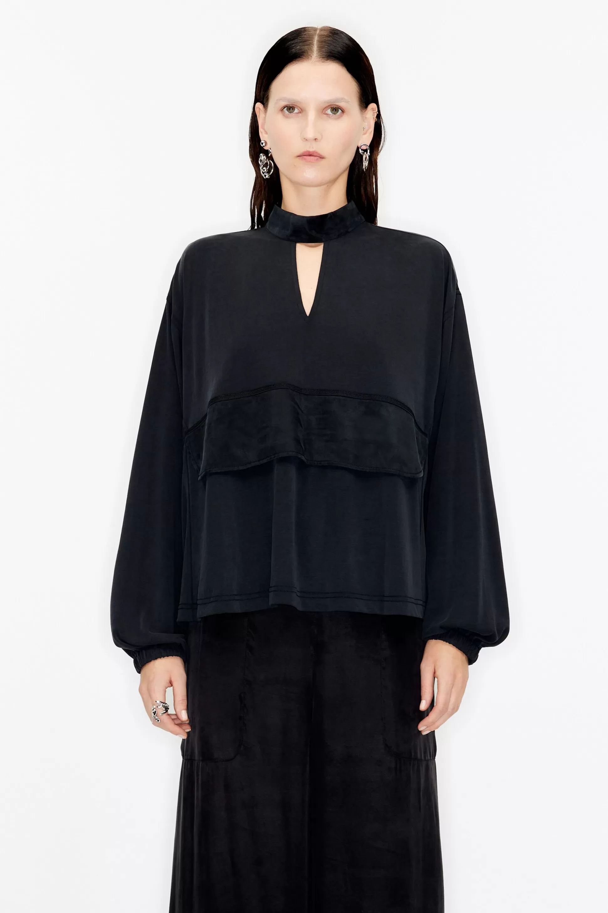 Black straight cut-out T-shirt | Bimba Y Lola Shop