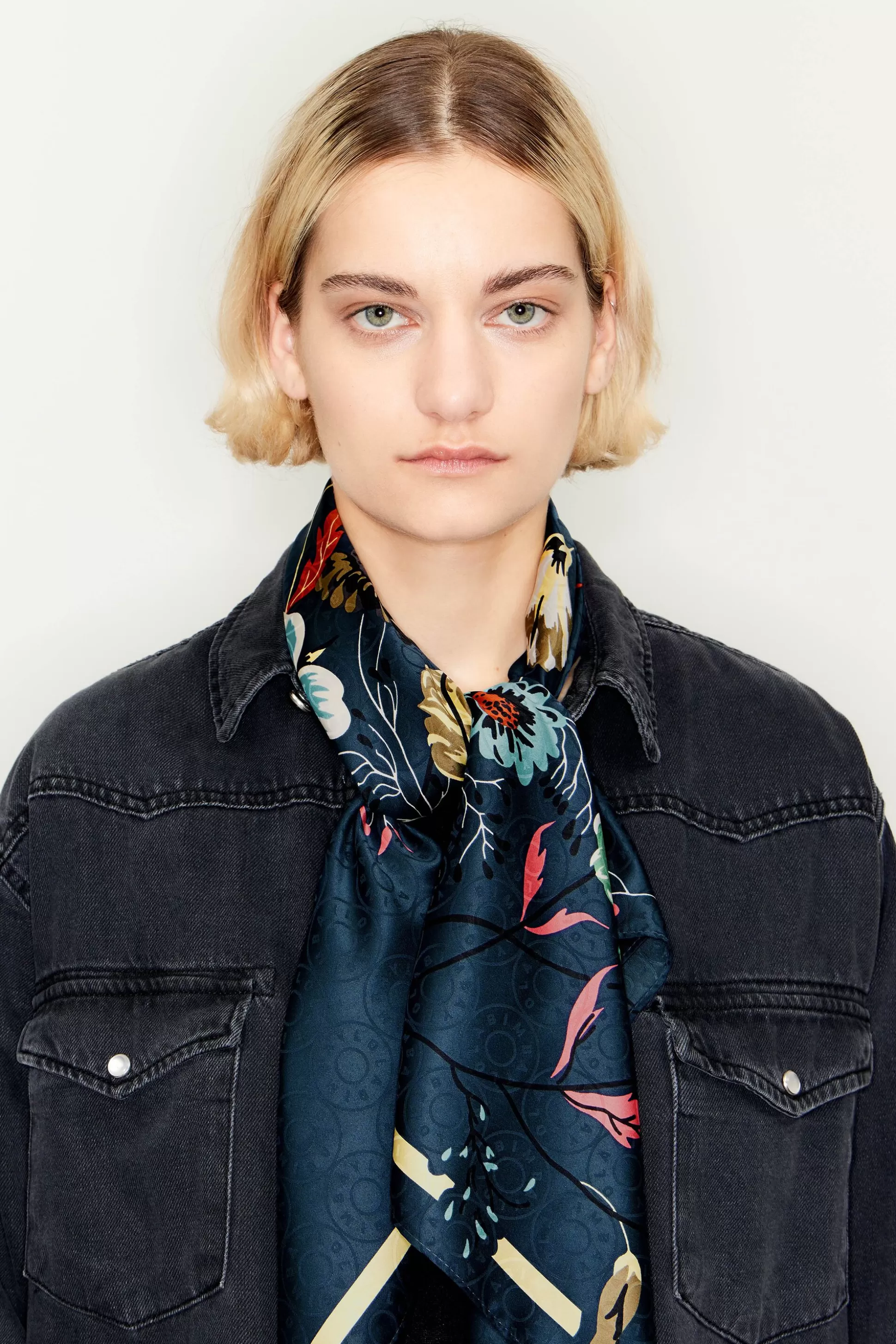 Blue floral logo jacquard scarf | Bimba Y Lola Sale