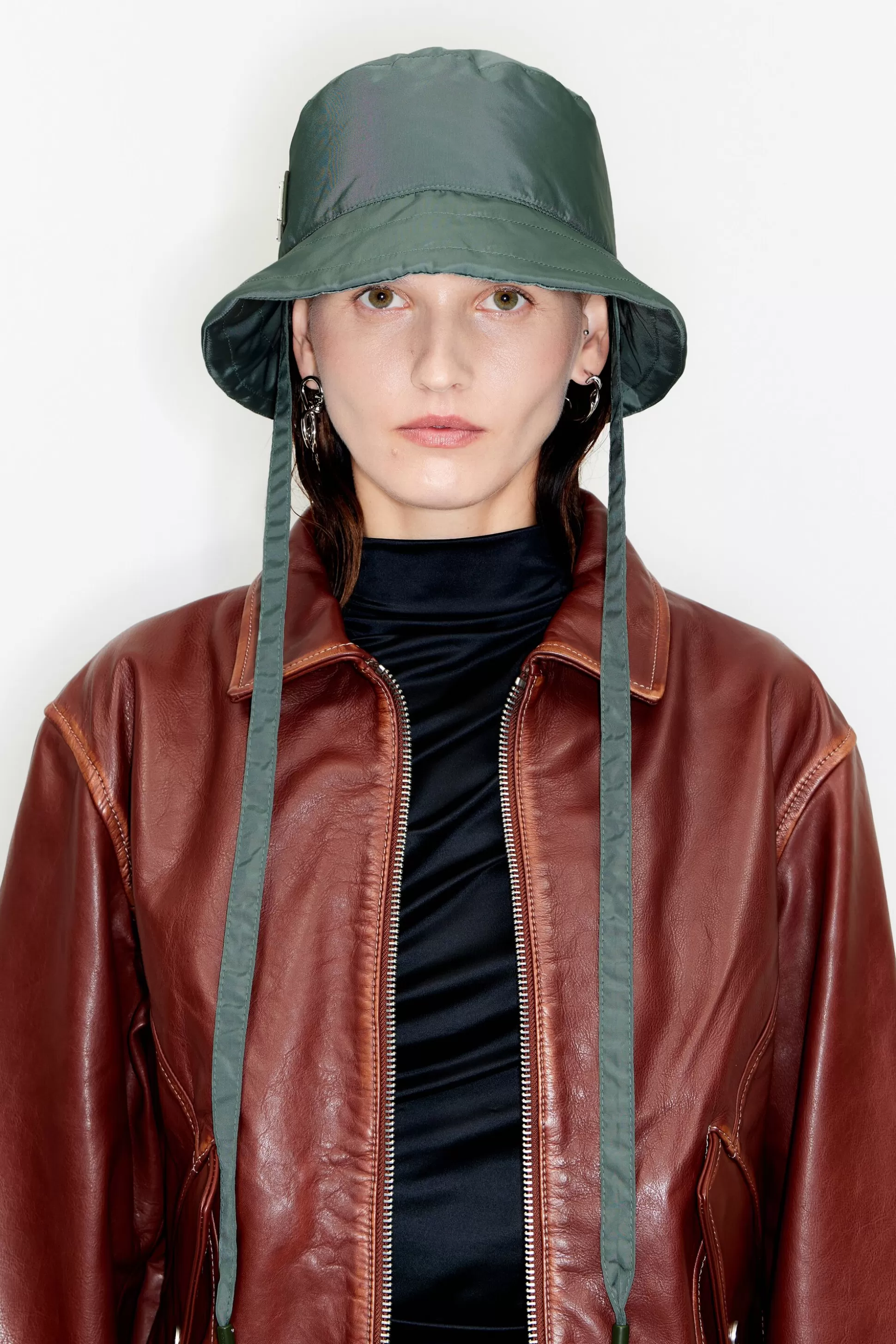 Green bucket hat | Bimba Y Lola Online