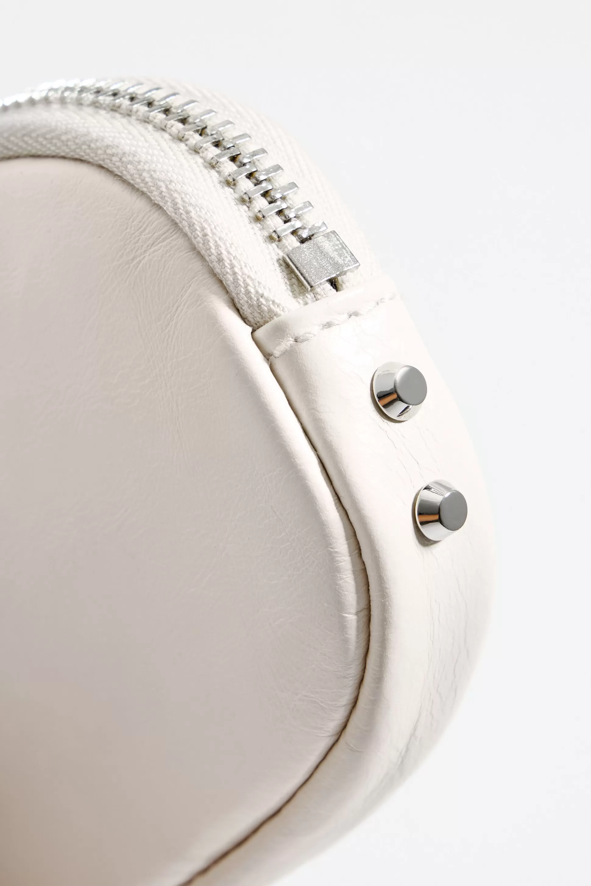 leather oval coin purse | Bimba Y Lola Fashion