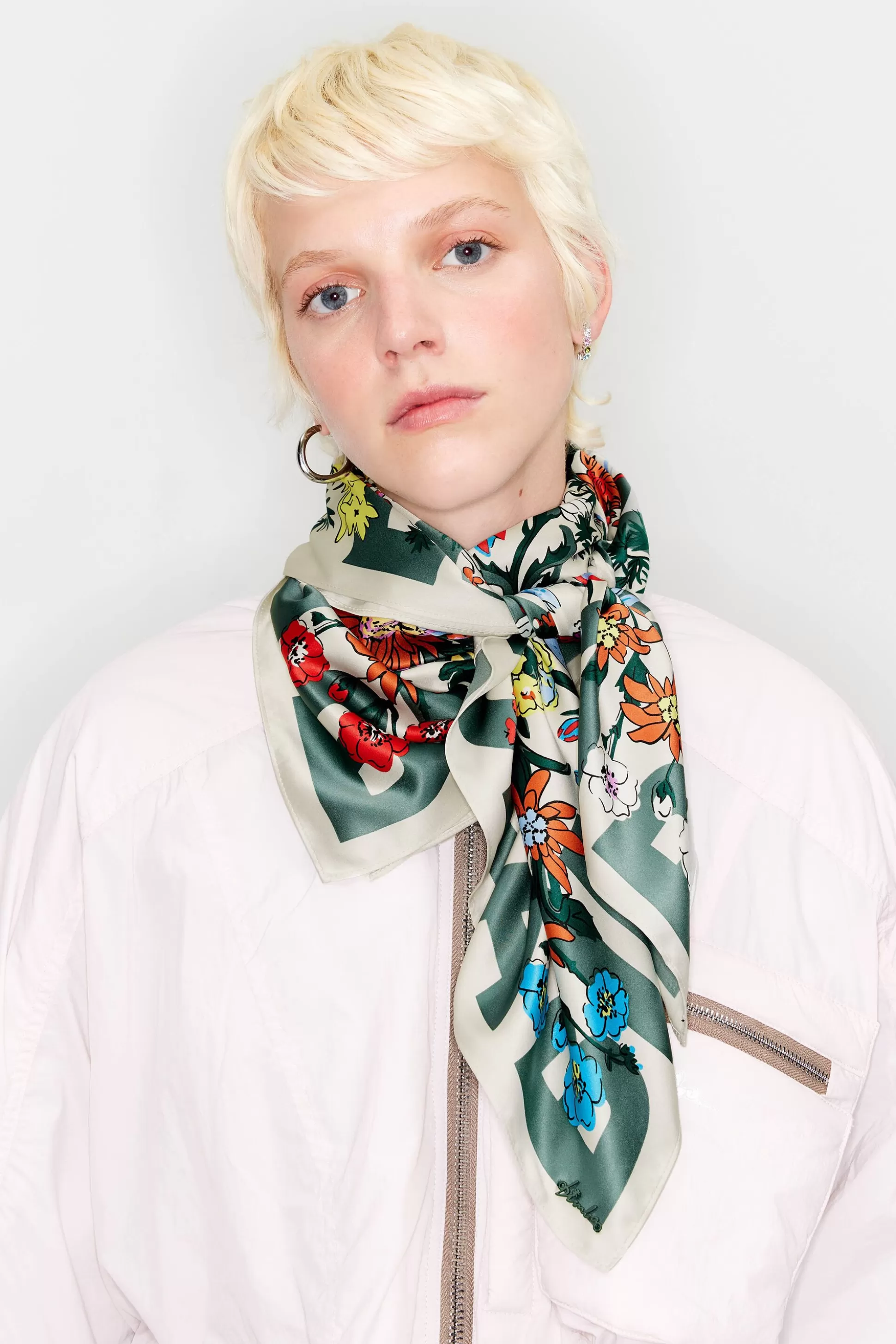 Powder green floral XL logo scarf | Bimba Y Lola Online