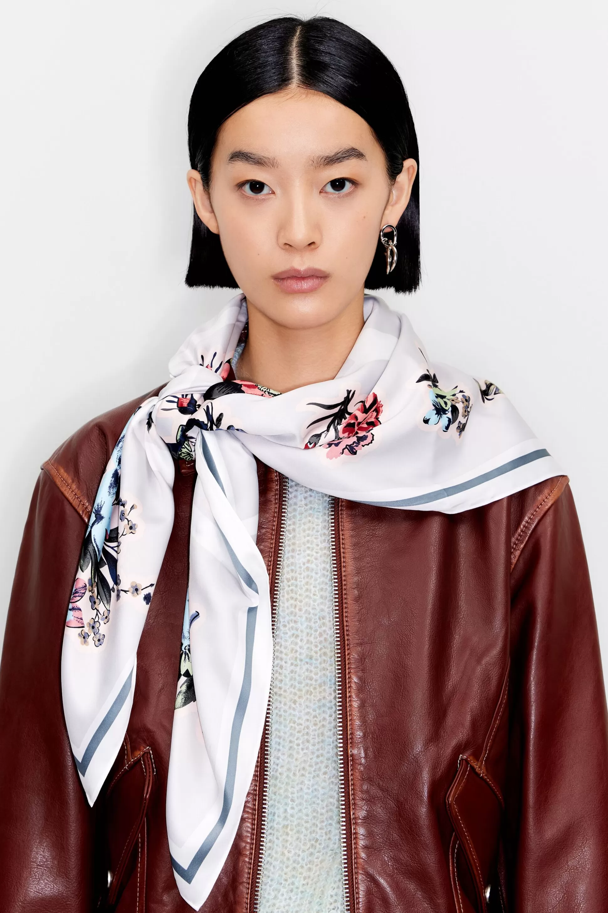 White floral and geometric scarf | Bimba Y Lola Sale